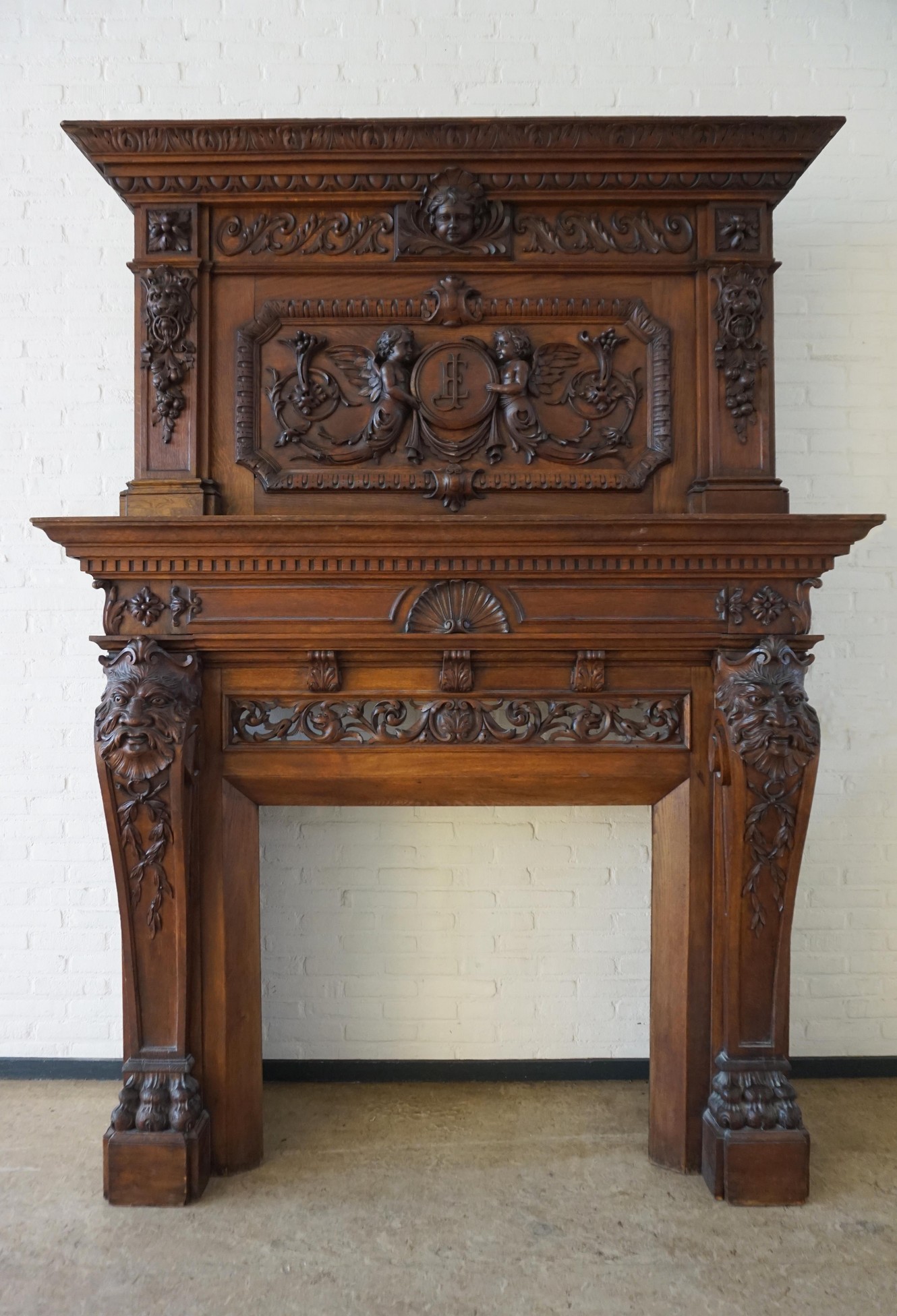 zo Cirkel Beroemdheid Exeptional 19th Century Chateau Fireplace & Overmantel in Solid Carved Oak