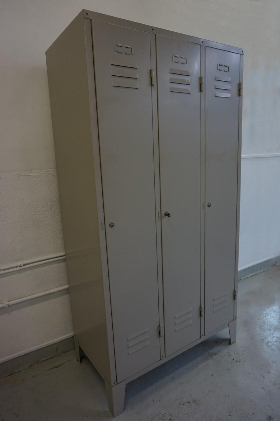 Ongebruikt Industriele vintage 3-deurs metalen locker kast PA-67