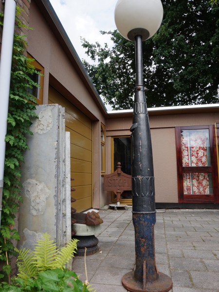 Antique-vintage-Art-Deco-cast-iron-garden-street-lamp-post-round-lantaarn-bollantaarn-tuinlamp-lantaarnpaal-buitenpaal-staande-lamp