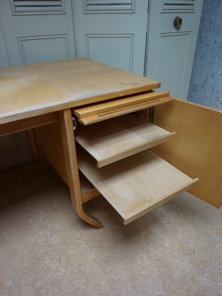 Cees-Braakman-Pastoe-birch-berken-serie-BB04-Cabinet-secretaire-kast-desk-bureau-Dutch-design