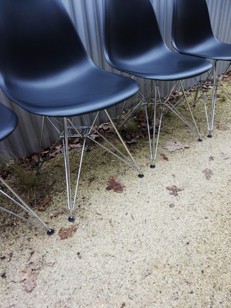 Eames-Vitra-DSR-stoelen-eetkamerstoelen-Charles-Ray-chairs-plastic-kunststof-vintage-tweedehands