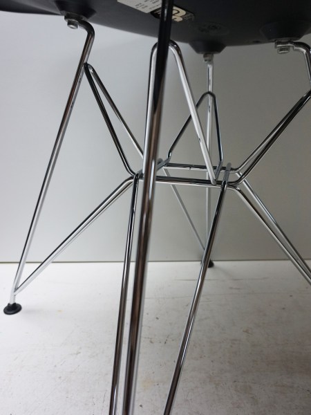 Eames-Vitra-DSR-stoelen-eetkamerstoelen-Charles-Ray-chairs-plastic-kunststof-vintage-tweedehands