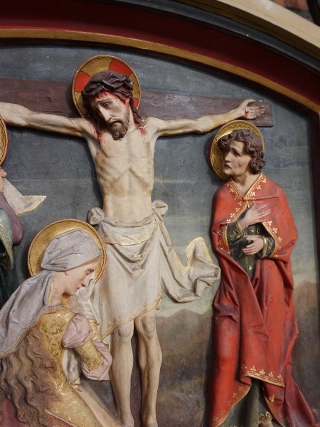Stations-of-the-cross-plaster-neogotisch-kruiswergstatie-kruisiging-Jezus-Christus-Maria-Magdalena-Johannes