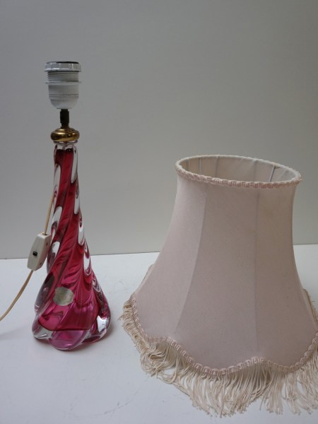 Val-Saint-Lambert-crystal-glass-table-lamp-pink-twisted-purple-roze-mid-century-sculpture-vintage