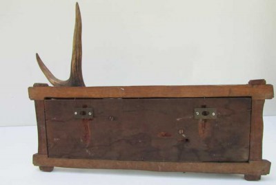 Antieke houten kapstok met gewei
