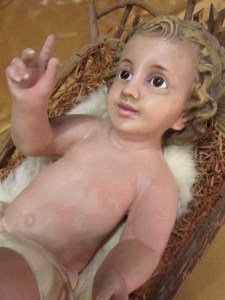  antiek-gipsen-kindje-jezus-baby-jesus-plaster-cradle