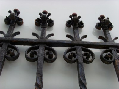 Antiek smeedijzeren deurijzer / raamijzer