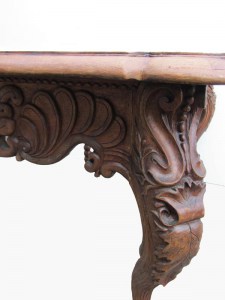 Antieke bewerkte houten tafel / Antique handcarved wooden table
