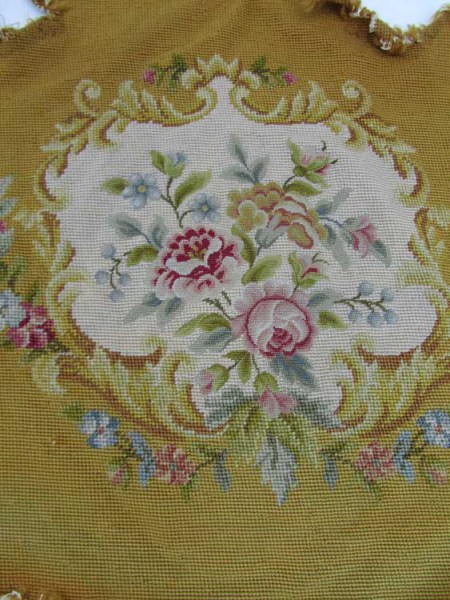 Antiek borduurwerk met rozen voor louis XVI stoelen, French needlepoint