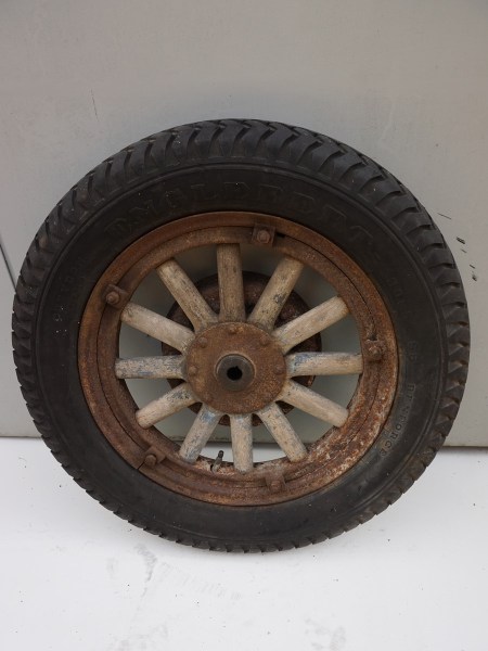 antique-wooden-spoke-wheels-oude-houten-spaakwielen-T-Ford-oldtimer-Englebert-chevron-cord_1