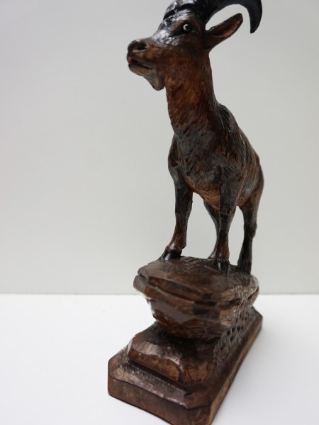 black-forest-ibex-wood-carving-Switserland-sculpture
