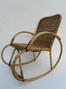 Jaren 60 vintage rotan kinder schommelstoel