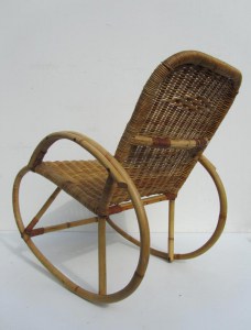 Jaren 60 vintage rotan kinder schommelstoel