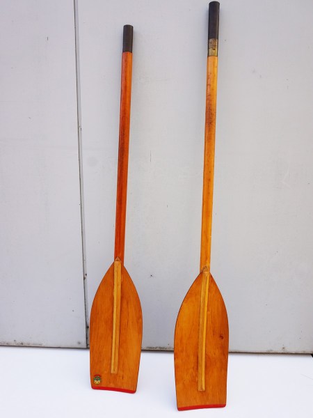 peddels-decoratieve-vintage-oude-houten-roeispanen-kano-nautische-sfeer-beach-house-wooden-paddels-oars