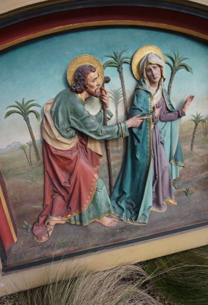 Stations-of-the-cross-plaster-neogotisch-kruiswergstatie-kruisiging-Jezus-Christus-Maria-Magdalena-Johannes