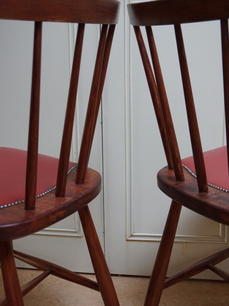 vintage-spijlenstoelen-keukenstoelen-skai-spindle-back-chairs
