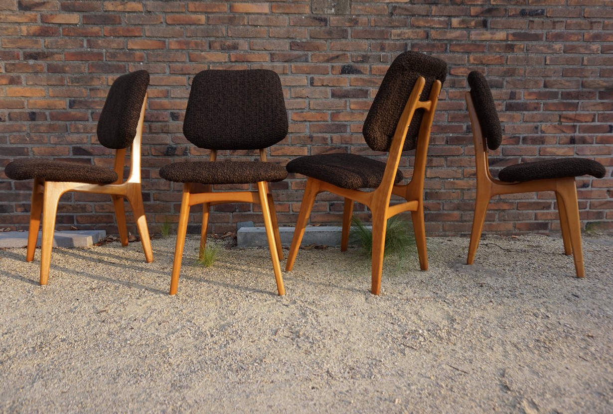 Scandinavische stoelen, in beukenhout