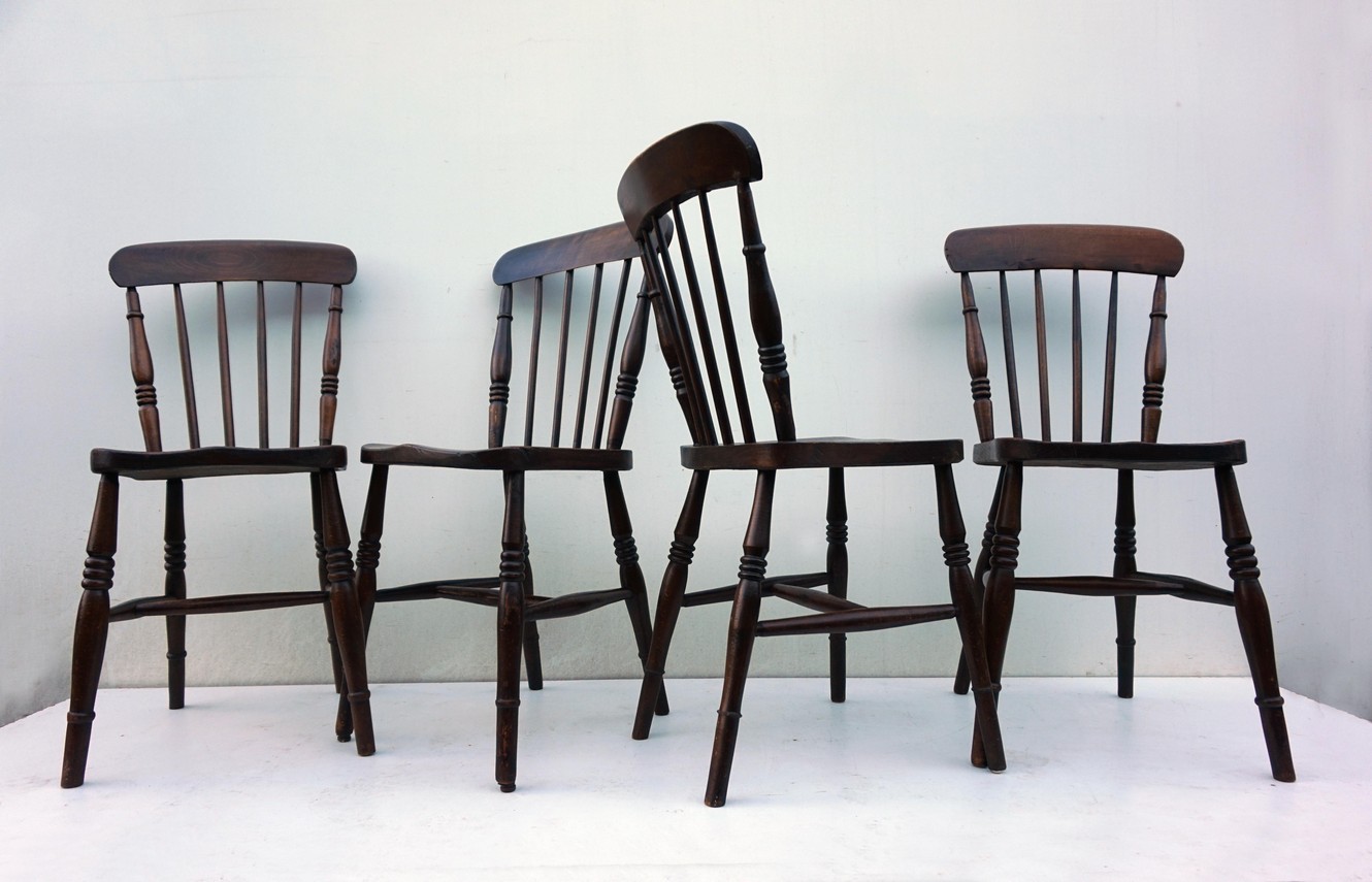 ontslaan Onbeleefd Ounce Set van 4 Engelse Windsor bow-back stoelen, spijlenstoelen van iepenhout